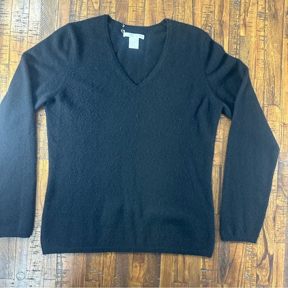 Women’s 100% 2-Ply Cashmere Black V-Neck Sweater Med Soft Luxury Knit Minimalist - Picture 1 of 4